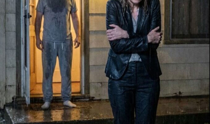 Vid midnatt kom min chef till mitt hus i tårar, helt trasig-omedveten om att jag just hade fått instruktioner till des.tr * y henne.