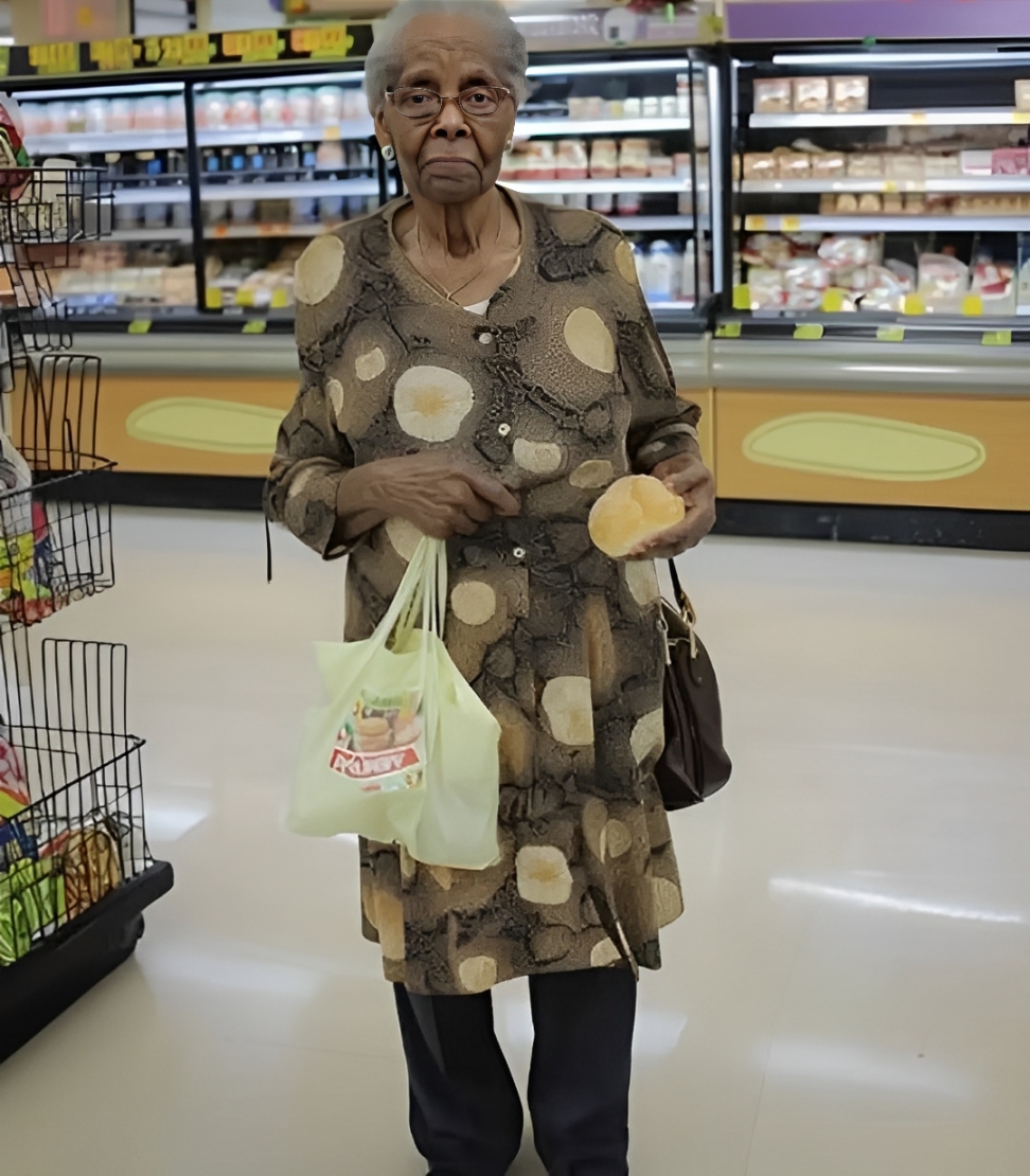 Unhöfliche Kassiererin Erniedrigte Mich Wegen Meines Alters und Meiner Armut – Kurz Danach Kam Das Karma Zurück und Mein Leben Wurde Für Immer Verändert