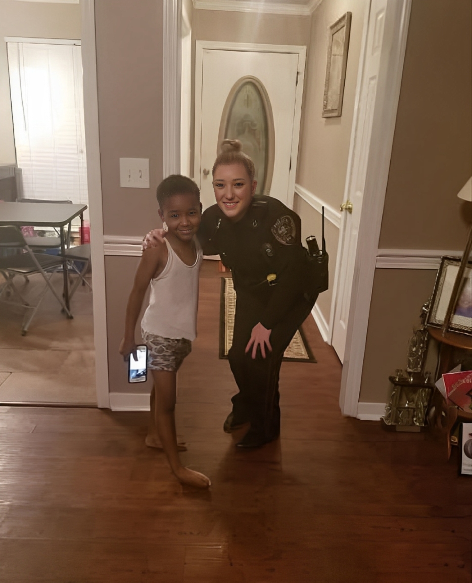 Er rief den Notdienst an, weil er hungrig war, und dann trat sie ein.