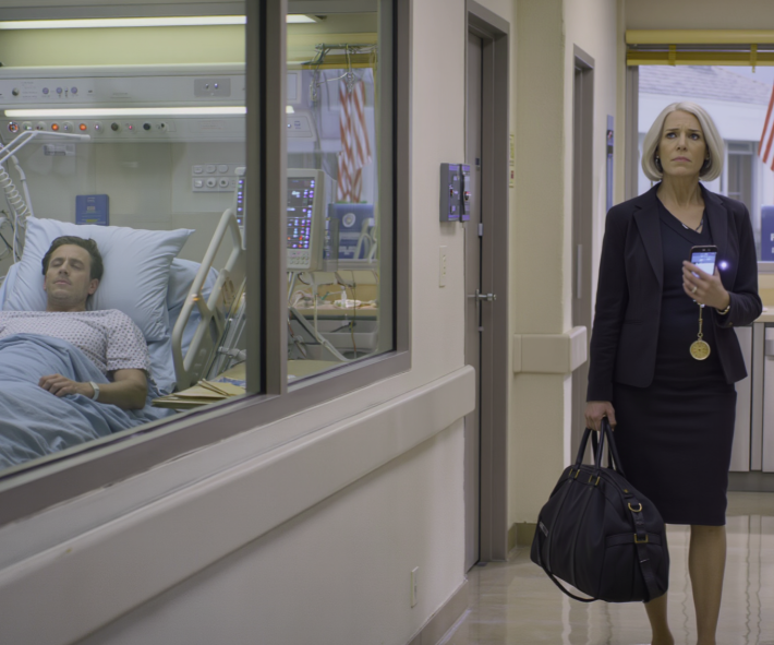 I flew to Florida without warning and found my son lying alone in the intensive care unit. And my daughter-in-law was gathering to celebrate on a yacht… I didn’t make a fuss—I contacted the bank to temporarily stop the transactions. An hour later, she called—and everything began.