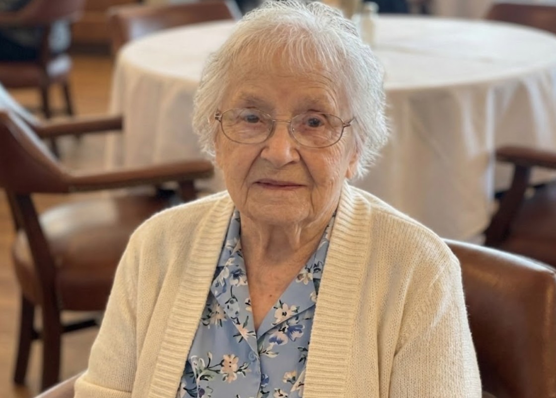 Ich schenkte meinem Enkel nach meinem Umzug ins Pflegeheim ein paar Dollar — er war überrascht, als er meine Notiz las.