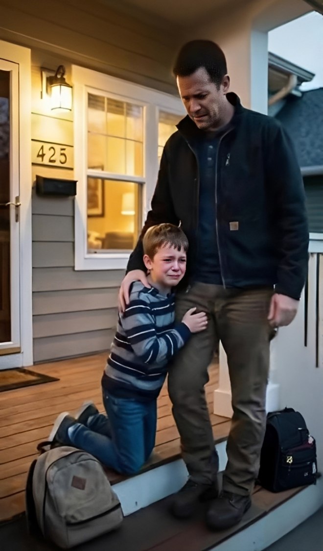 Mein Sohn flehte mich an, ihn nicht bei seiner Großmutter zu lassen. „Papa, sie tun mir weh, wenn du nicht da bist.“ Ich tat so, als würde ich wegfahren, parkte den Wagen aber ein Stück weiter die Straße hinunter und beobachtete das Haus. Nach zwanzig Minuten zog mein Schwiegervater ihn grob in die Garage. Ich rannte los und trat die Tür auf. Was ich dort sah, ließ mir den Boden unter den Füßen wegziehen. Meine Frau stand da und filmte alles. Sie sah mich ruhig an und sagte: „Schatz, das solltest du nicht sehen.“