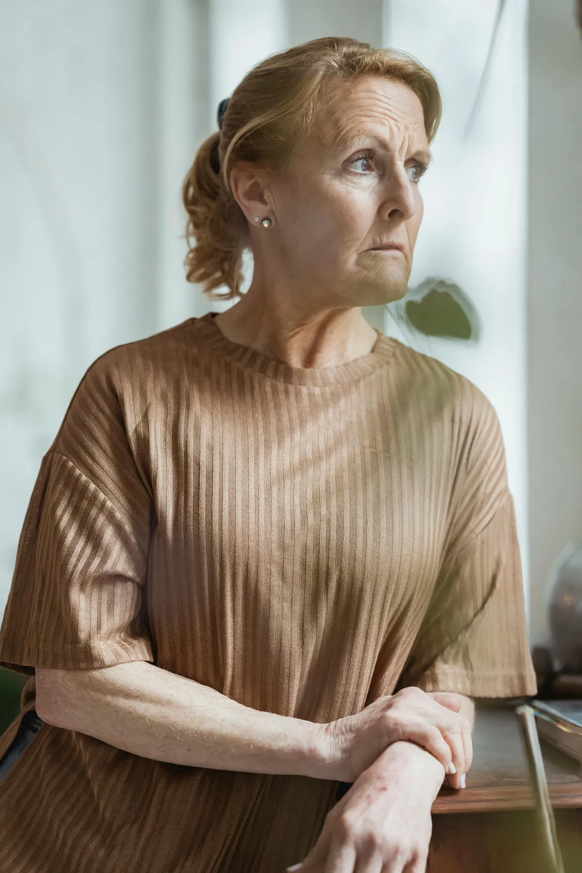 Meine Schwiegertochter hat ihr Kind bei mir zurückgelassen – 16 Jahre später steht sie mit einer unverschämten Forderung vor meiner Tür