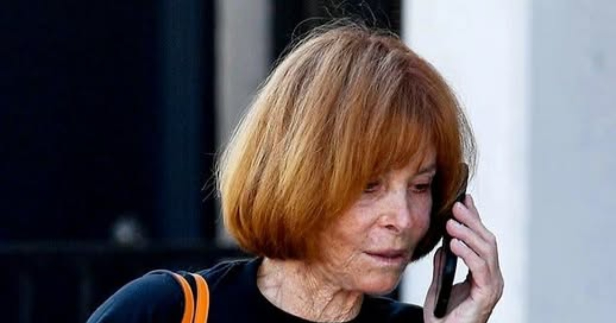 Icona di Hollywood, 82 anni, sorpresa a fare commissioni a Los Angeles, e ancora splendida come sempre! Ma chi è?