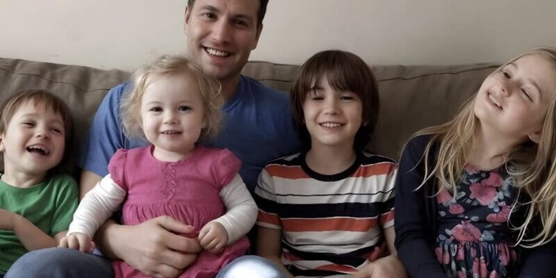 Il y a deux ans, après la naissance de notre benjamine, Grace, on a diagnostiqué un cancer à ma femme. Elle est décédée un an plus tard.