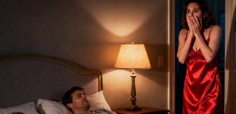 Una bambina di otto anni dorme da sola, ma ogni mattina si lamenta che il suo letto le sembra «troppo piccolo». Quando sua madre controlla il filmato della telecamera di sicurezza alle 2 del mattino, scoppia in lacrime silenziose…